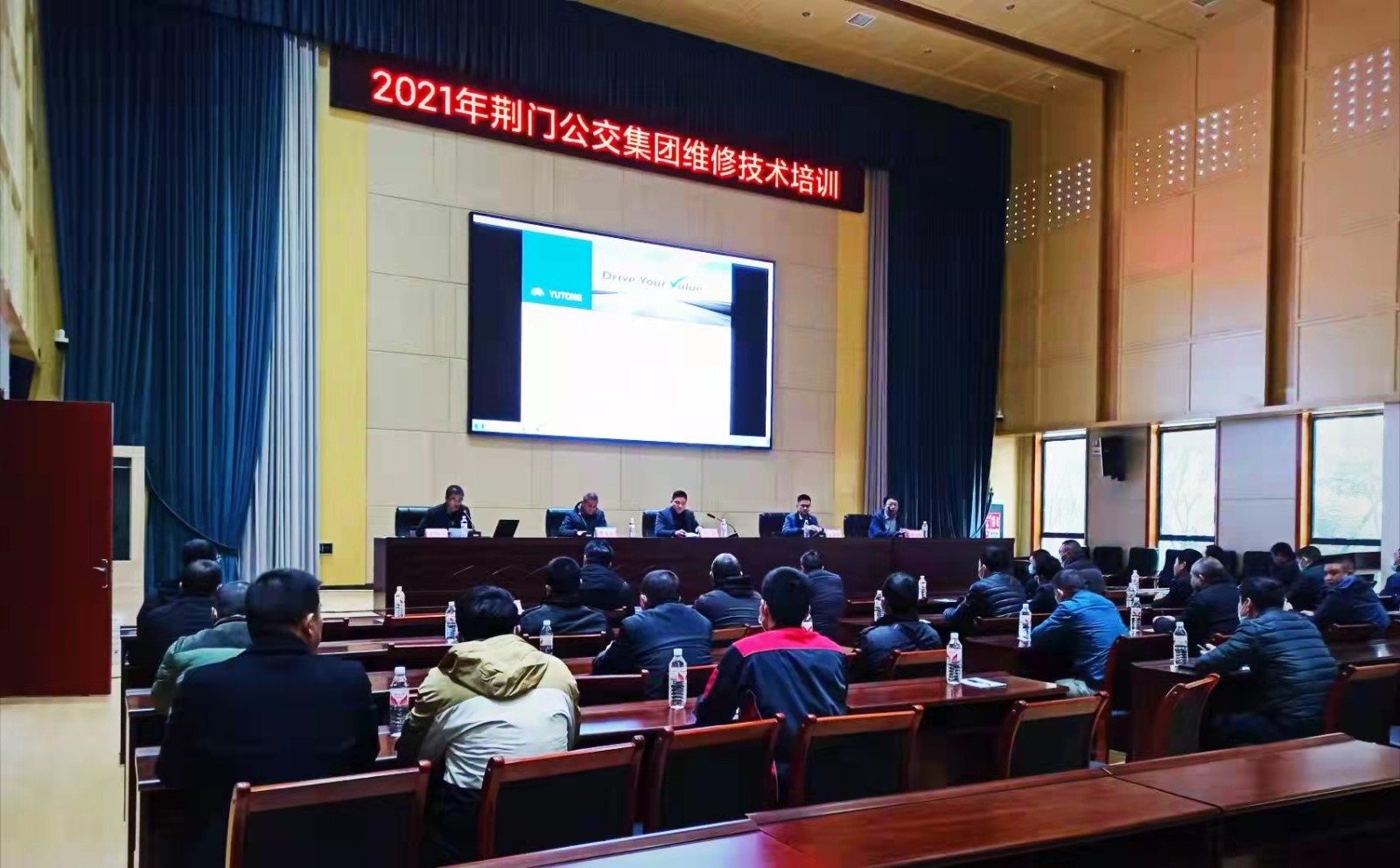 12月7日 組織開(kāi)展新能源車維修技術(shù)培訓(xùn)班，圖為第一期培訓(xùn)現(xiàn)場(chǎng).jpg